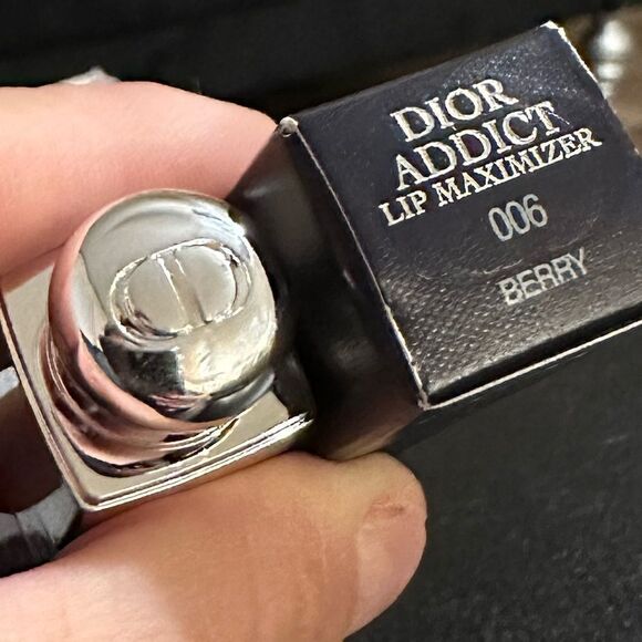 DIOR ADDICT LIP MAXIMIZER
Lip plumping gloss - 006 Berry New - Picture 7 of 15